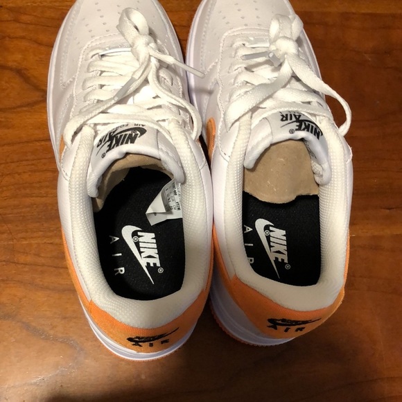 Nike by you women’s Air Force one white/orange - Picture 5 of 11